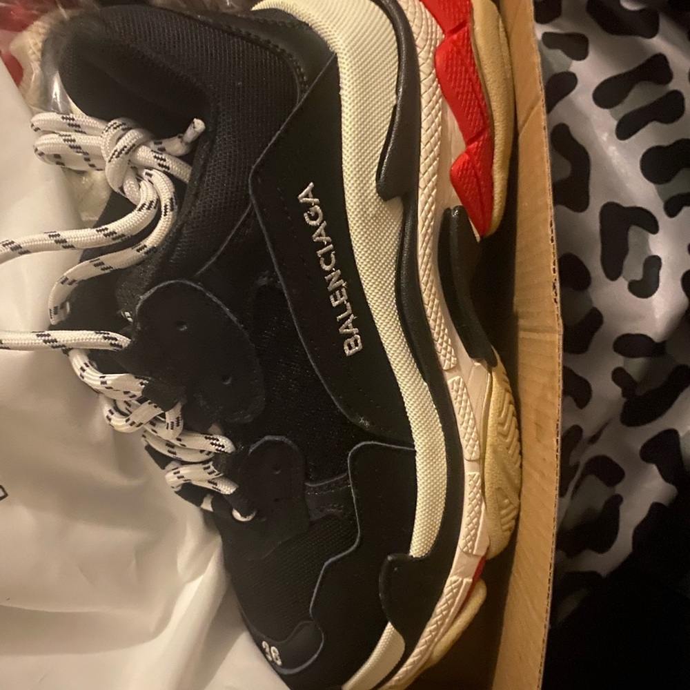 worn twice really nice I have the receipt “Authentic”